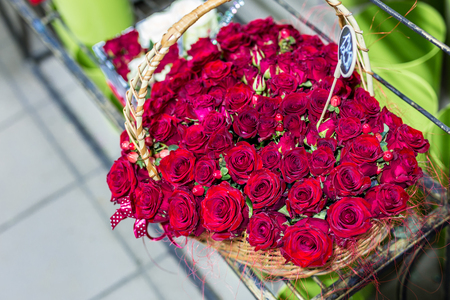 Beautiful bouquet of red roses iin  form of Heart . Flowers in wicker basket. Flower market or shop.  Florist service concept. Wedding Decoration .の写真素材