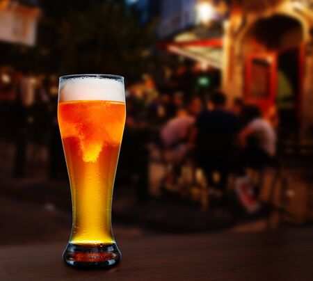 glass of beer on a street bar table
の写真素材