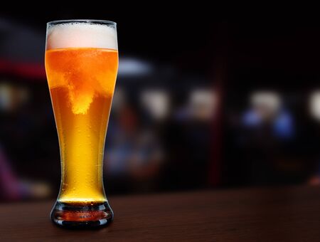 glass of beer on a street bar table
の写真素材
