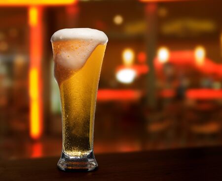 glass of beer on a street bar table
の写真素材