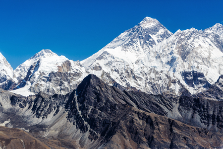 Snowy mountains of the Himalayas on the everest base camp trekの写真素材
