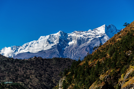 Snowy mountains of the Himalayas on the everest base camp trekの写真素材