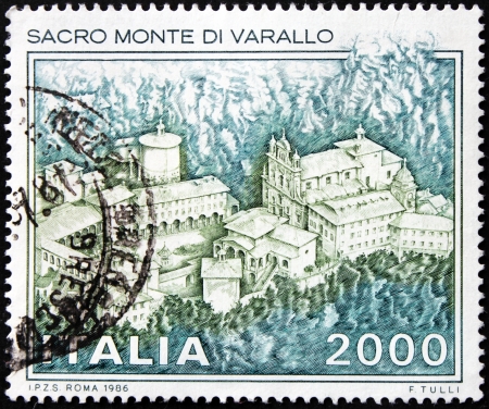ITALY - CIRCA 1986: a stamp printed by ITALY shows view of Sacred Mountain of Varallo (Sacro Monte di Varallo), circa 1986.のeditorial素材