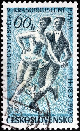 CZECHOSLOVAKIA - CIRCA 1962: a stamp printed by Czechoslovakia shows Pair of Figure Skaters, circa 1962.のeditorial素材