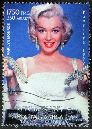 MADAGASCAR - CIRCA 1999: A postage stamp printed by MADAGASCAR shows image portrait of famous American actress, model and singer Marilyn Monroe (1926-1962), circa 1999のeditorial素材