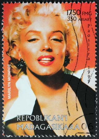 MADAGASCAR - CIRCA 1999: A postage stamp printed by MADAGASCAR shows image portrait of famous American actress, model and singer Marilyn Monroe (1926-1962), circa 1999.のeditorial素材