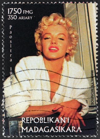 MADAGASCAR - CIRCA 1999: A postage stamp printed by MADAGASCAR shows image portrait of famous American actress, model and singer Marilyn Monroe (1926-1962), circa 1999.のeditorial素材