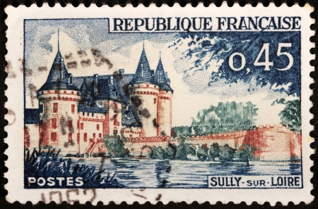 FRANCE - CIRCA 1961: A stamp printed by FRANCE shows image of Sully-sur-Loire castle, the historic seat of the ducs de Sully, circa 1961のeditorial素材