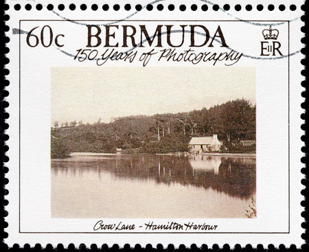 BERMUDA - CIRCA 1989: A stamp printed by GREAT BRITAIN shows old photograph of Crow Lane, Hamilton Harbor, Bermuda, circa 1989のeditorial素材