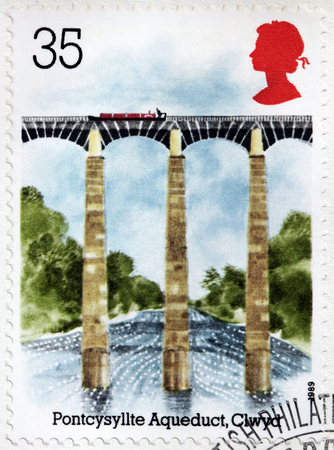 UNITED KINGDOM - CIRCA MAY, 1989: A stamp printed by GREAT BRITAIN shows view of the Pontcysyllte Aqueduct - an aqueduct that carries Llangollen Canal over valley of River Dee in Wales.のeditorial素材