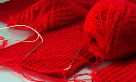 The hands it is possible to knit unique clothes