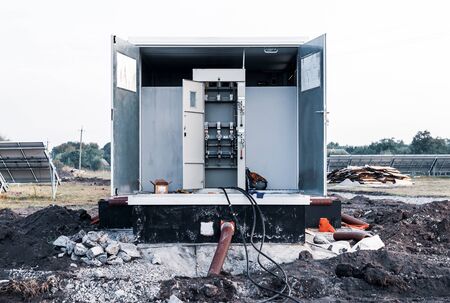 High-voltage cable disconnect cabinet - the process of preparing for cable management and connection