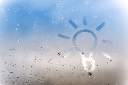 the hand-drawn picture bulb on sweaty glass.の写真素材