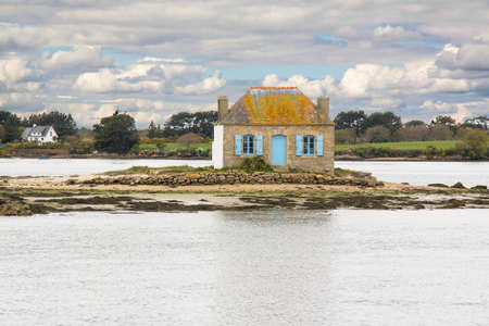 House isolated on the islet of Nichtargu? ? r, Saint Cado, belz, Morbihan, Brittany, Franceの写真素材