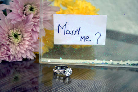 Note will you marry me with wedding ringの写真素材
