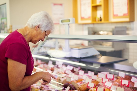 Senior woman in butchers shop

 の写真素材