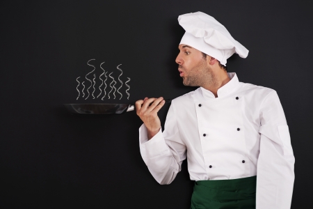 Chef blowing smoke from pan
の写真素材