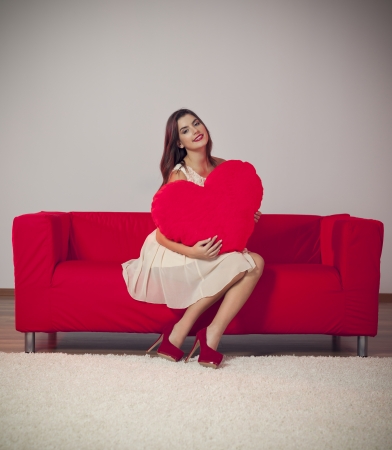 Beautiful young woman with big heart pillow
の写真素材