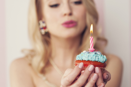 Sexy blonde woman blowing candle
の写真素材