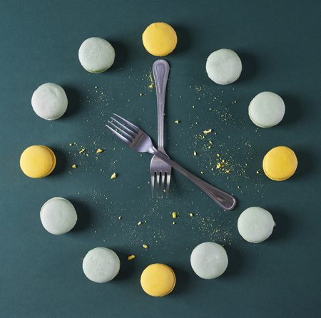 Modern clock done with forks and macaroonsの写真素材
