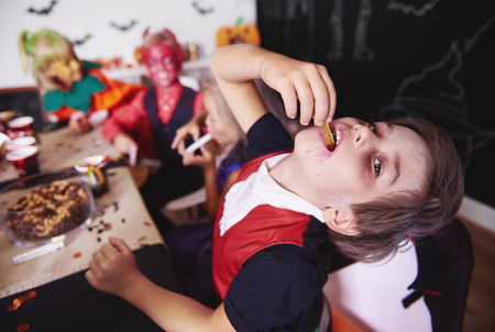 I love eating this gummy wormsの写真素材