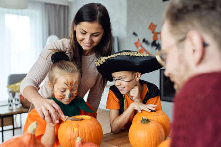 Family preparing pumpkins for Halloweenの写真素材