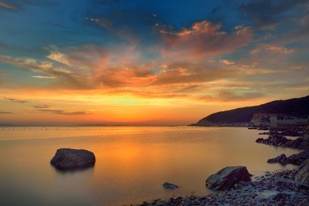 The seaside burning clouds
