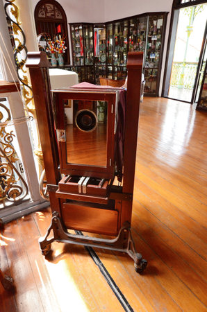 Penang,Malaysia- December 29, 2011 An antique camera in the Pinang Peranakan Mansion in Georgetown, Penangのeditorial素材
