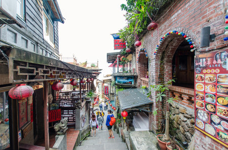 Jiufen,Taiwan - March 18,2015 : Tourists can seen walking through the Jiufen old street,along the street there are shops vending the most famous country snack of Jiufen, and various local accessories.のeditorial素材