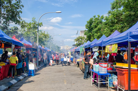 Kuala Lumpur,Malaysia - July 5, 2015: People seen walking and buying foods around the Ramadan Bazaar.It is established for muslim to break fast during the holy month of Ramadan.のeditorial素材