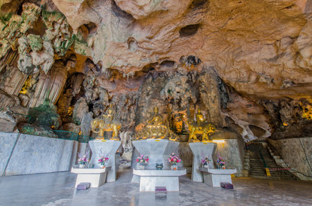 Ipoh,Malaysia - July 16,2015 : Interior of the Kek Lok Tong which is located at Gunung Rapat in the south of Ipoh. Beautiful limestone formations are the main attractions of Kek Lok Tong Cave Temple.のeditorial素材