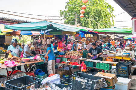 Selangor,Malaysia - July 10,2017 : Scenic view of the morning market in Ampang, Malaysia. The morning market which is selling sell almost everything from agricultural product to souvenir.のeditorial素材