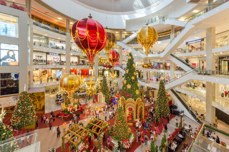 Kuala Lumpur,Malaysia - December 4,2017 : Christmas decoration in Pavilion Kuala Lumpur. People can seen exploring and shopping around it.のeditorial素材