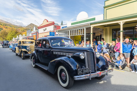 Arrowtown, New Zealand - April 23,2016 : There is parade event during the Arrowtown Autumn Festival on Buckingham Street, people can seen watching and enjoying the parade.のeditorial素材