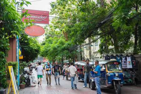 Bangkok,Thailand - Nov 1 ,2019 : Backpacking district of Khao San Road is the traveler hub of South East Asia with bars and restaurants as well as budget hostels. People can seen exploring around it.のeditorial素材