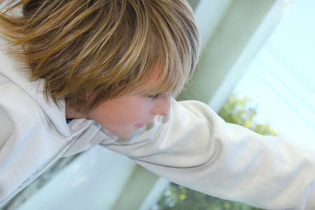 children looking upward pointingの写真素材