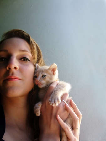 girl with kitten drinksの写真素材