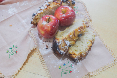 Slices of cake with raisins and apples on the tableの写真素材