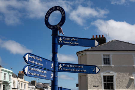 Bilingual street signs for pedestrians in the centre of Llandudno in North Walesの写真素材