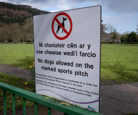 bilingual no dogs allowed sign inBetws-y-coed North Wales March 2020のeditorial素材