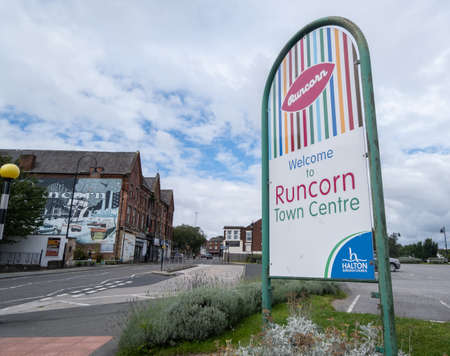 Welcome sign in the town centre in Runcorn July 2020のeditorial素材