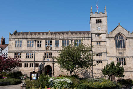 The library and statue of Charles Darwin Shrewsbury in Shropshire September 2020のeditorial素材