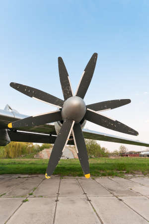 Big counter rotating plane propellers