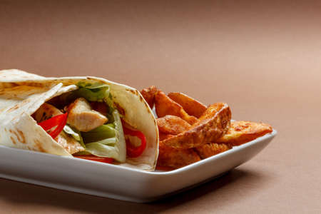 Wraps filled with chicken breast, tomatoes and lettuce