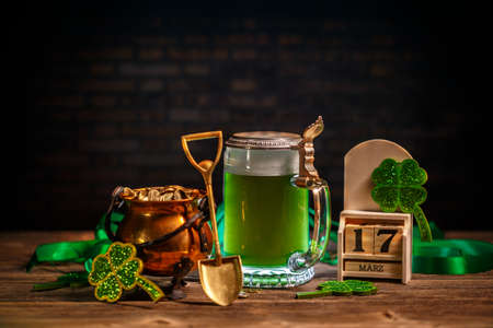Block calendar for St Patrick's Day, March 17, with green beer and pot of gold