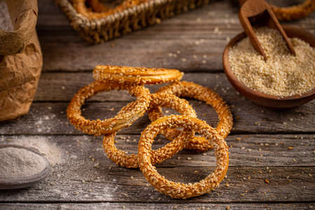 Hard pretzel rings