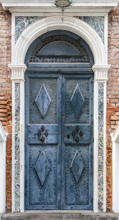 Old wooden entrance door. Arched door in Venice, Italyの写真素材