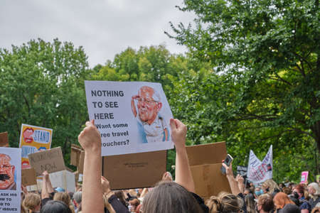 Melbourne Victoria, Australia.
03-15-2021. March 4 Justice Rally At Treasury Gardens. Splinter Group Breaks Away From the Main Event. Protesting Through Out Melbourne Streetsのeditorial素材