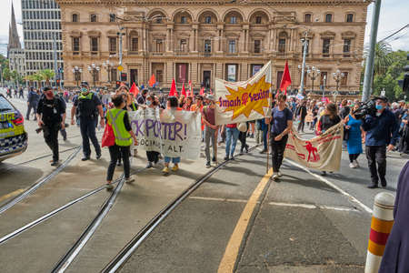 Melbourne Victoria, Australia.
03-15-2021. March 4 Justice Rally At Treasury Gardens. Splinter Group Breaks Away From the Main Event. Protesting Through Out Melbourne Streetsのeditorial素材