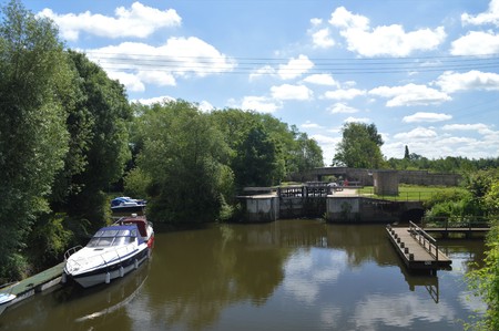 River Medway near Yalding Kent Englandのeditorial素材